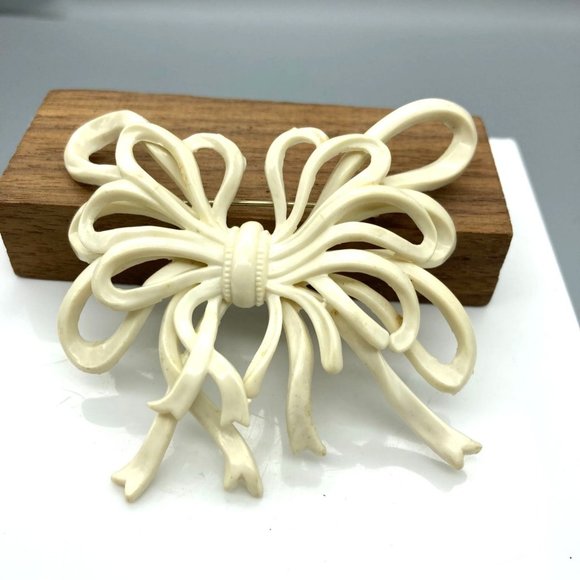 Vintage Celluloid White Bow Brooch, Dimensional Thin Ribbon Lapel Pin - Picture 1 of 5